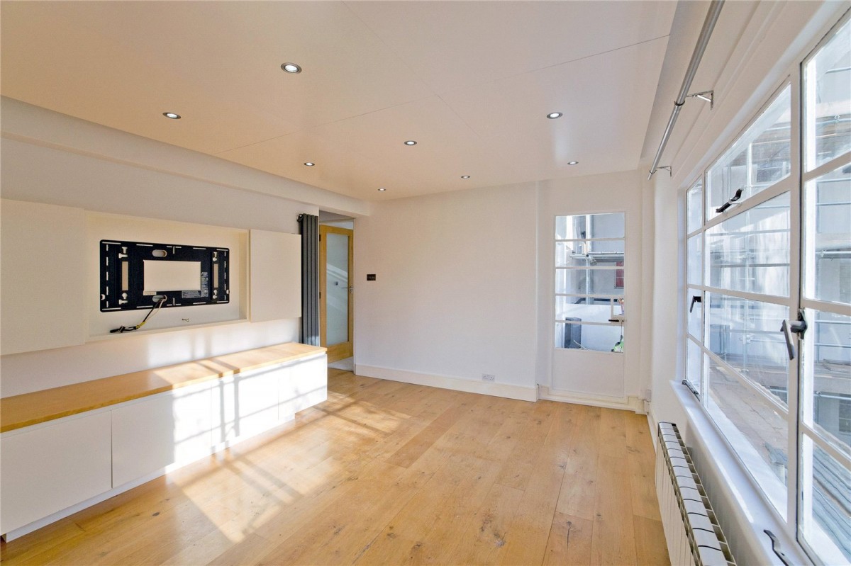 Images for WhiteHall Lodge, Pages Lane N10